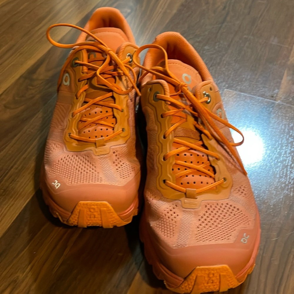 OnCloud Hiking shoes with mission grip